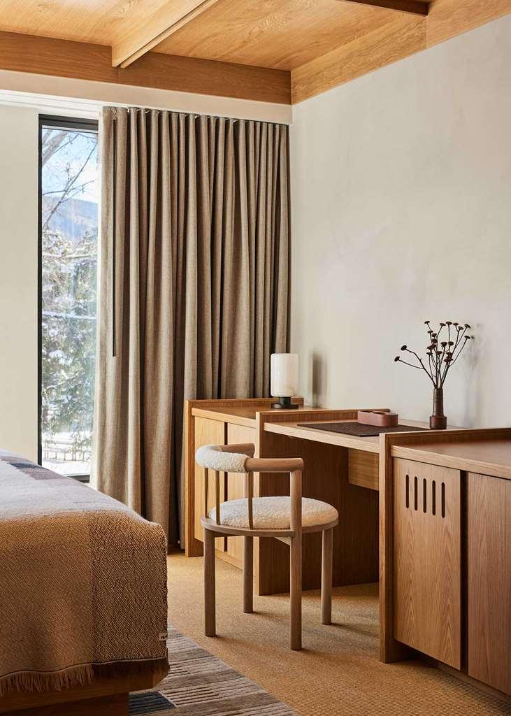 Mollie Aspen Hotel Room photo